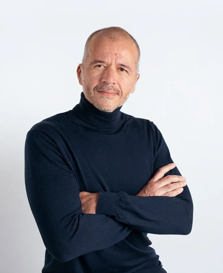 Un portrait en plan moyen de Nicolas Simon Sophrologue